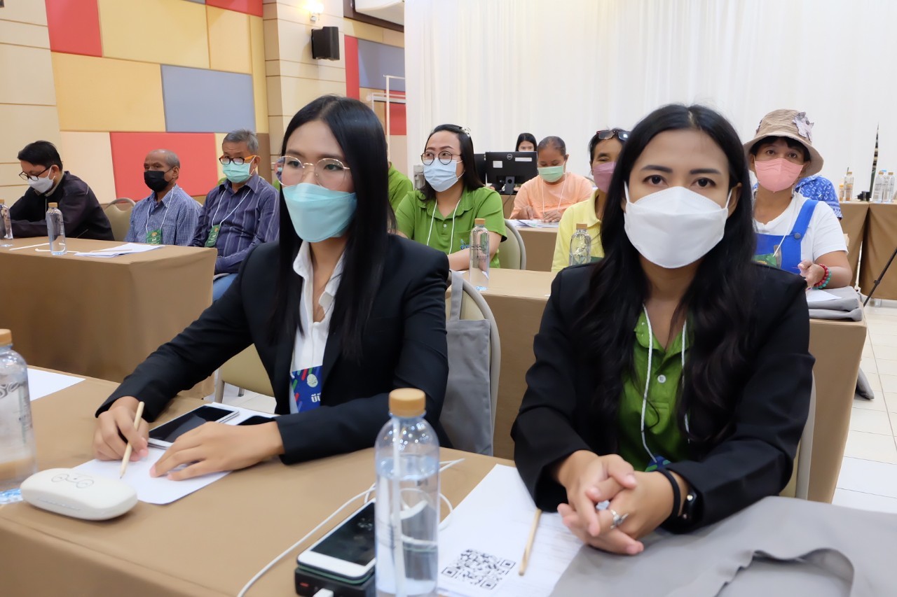 title - ผู้ตรวจราชการกรม เป็นประธานเปิดโครงการสัมมนาเชิงปฏิบัติการการกำหนดแนวทางการพัฒนาเกษตรกรสู่การเป็นผู้ประกอบการเกษตรในเขตปฏิรูปที่ดิน ณ โรงแรมไม้หอมวิลล่า อำเภอเมืองนครสวรรค์ จังหวัดนครสวรรค์